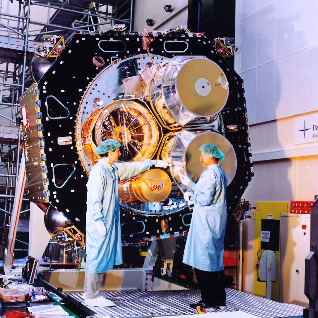 Integration of the X-Ray Baffle onto the MSP mirror support platform with its 3 telescopes