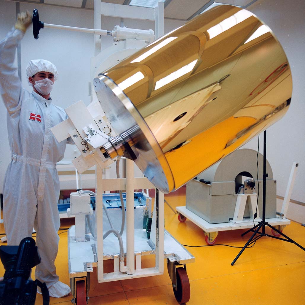Assembly of the XMM Mirrors at Media Lariaf